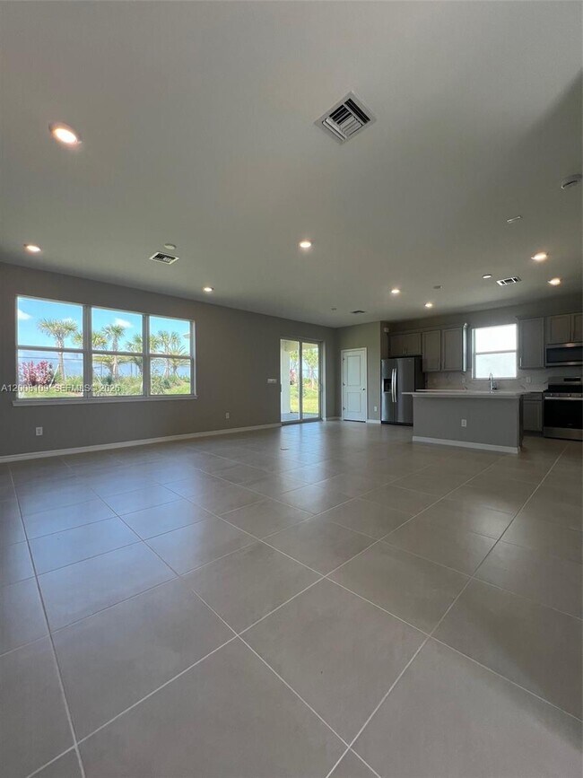 Building Photo - 12222 SW Myrtle Oak Dr