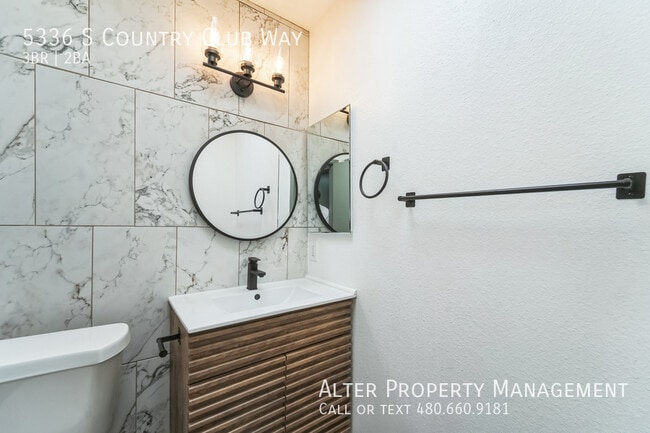 Building Photo - 5336 S Country Club Way