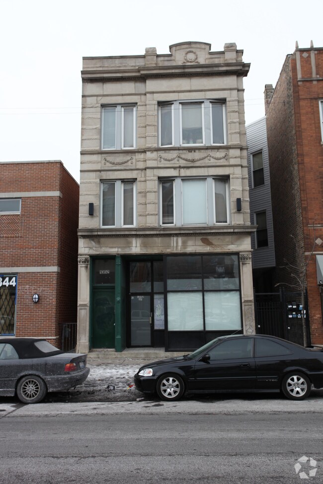 Building Photo - 1352 N Western Ave
