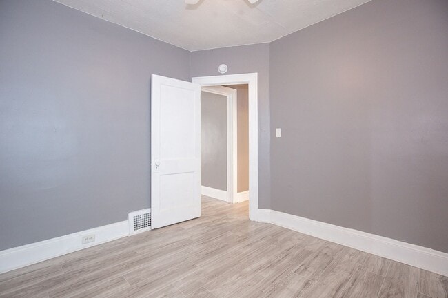 Building Photo - 364 E 161st St