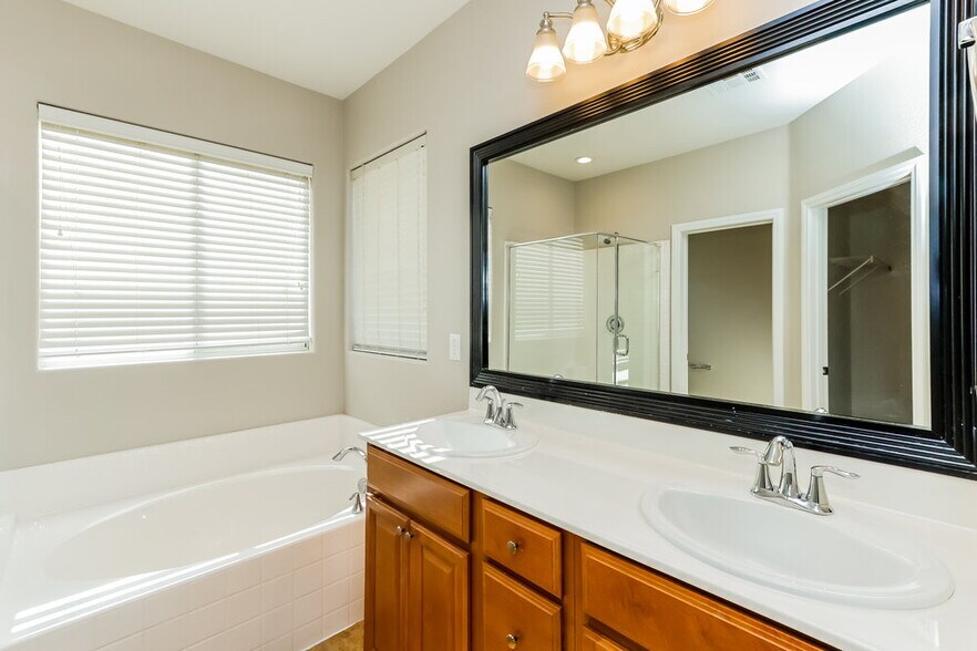 Building Photo - 9301 Euphoria Rose Ave