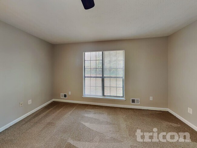 Building Photo - 1897 Falls Cove