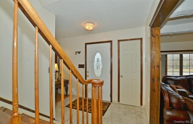 Building Photo - 327 Town Line Rd