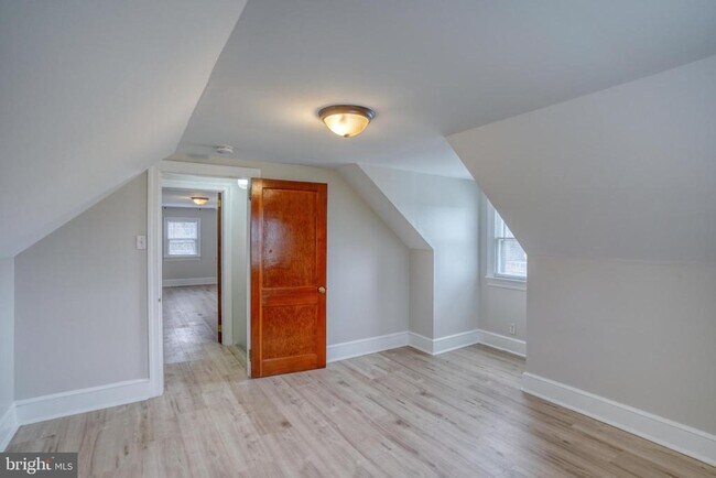 Building Photo - 1111 Bayview Rd