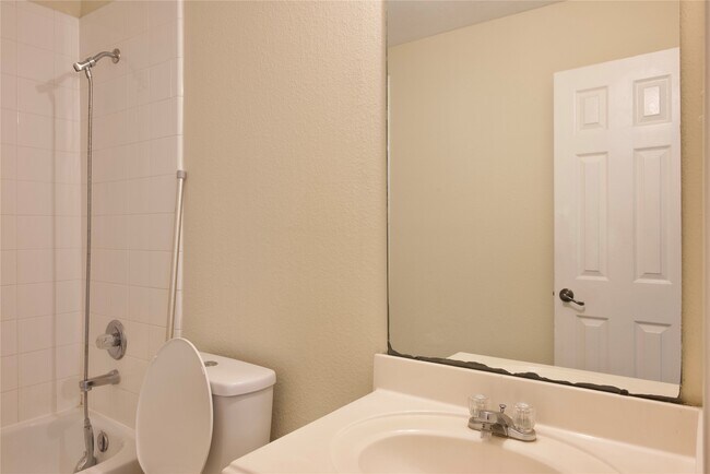 Building Photo - 3215 Cumberland Ct