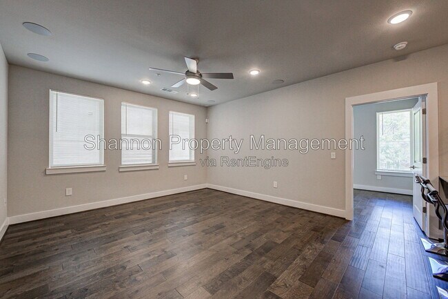 Building Photo - 4819 Caroline St