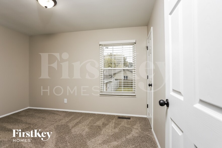 Building Photo - 855 Windemere Ave