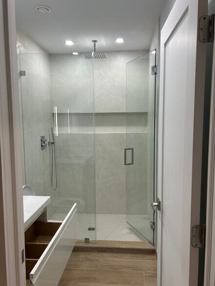 Building Photo - 6859 SW 37th St