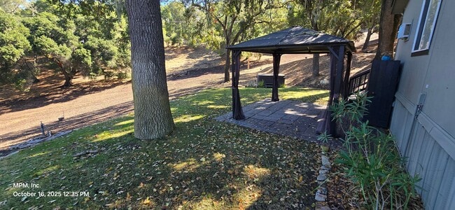 Building Photo - Large 3 bedroom home in the country