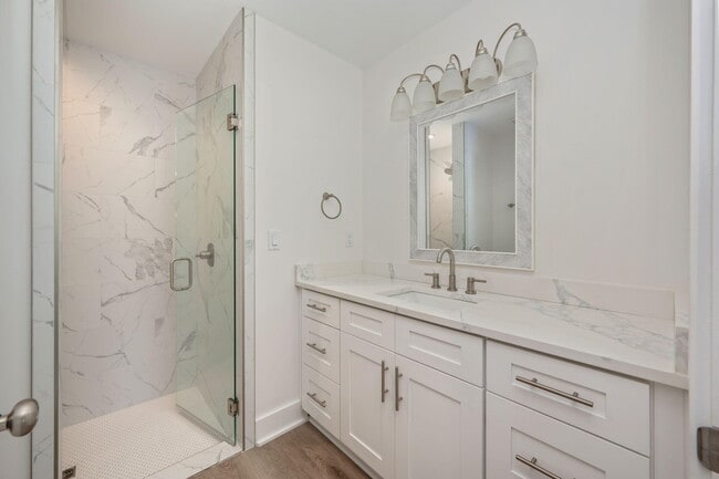 Building Photo - 68 Iris Ln