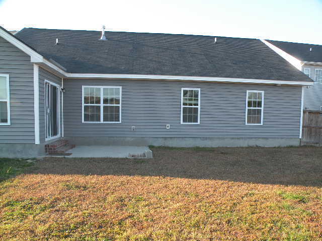 Building Photo - Near new home in comfortable family community