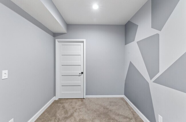 Building Photo - 15275 Plumstone Dr