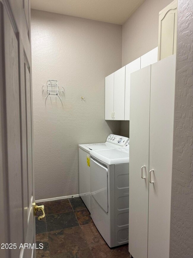 Building Photo - 10453 E Pine Valley Dr