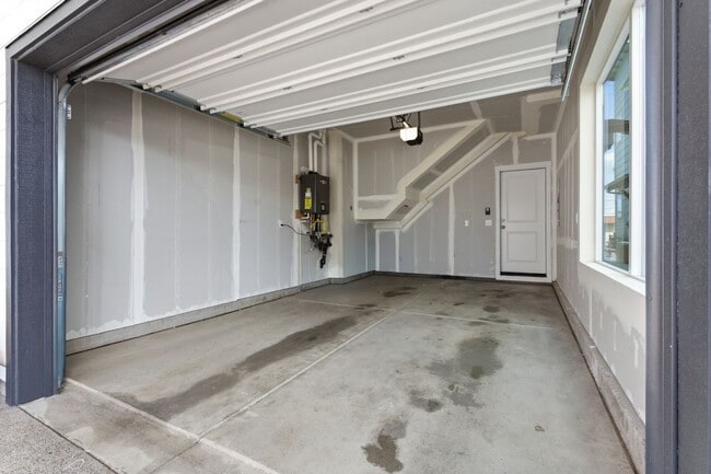 Building Photo - Modern Retreat in Reed’s Crossing