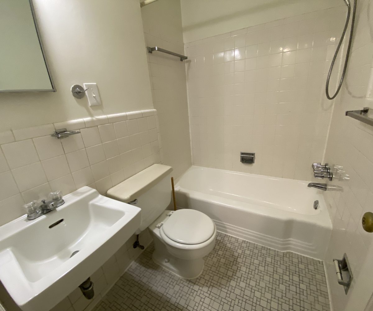 Building Photo - 412 4th St SE