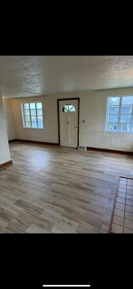Building Photo - 807 Potomac Ave