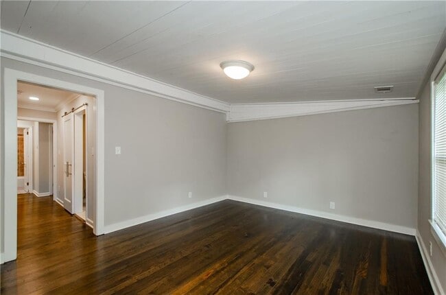 Building Photo - 729 Sunnybrook Dr
