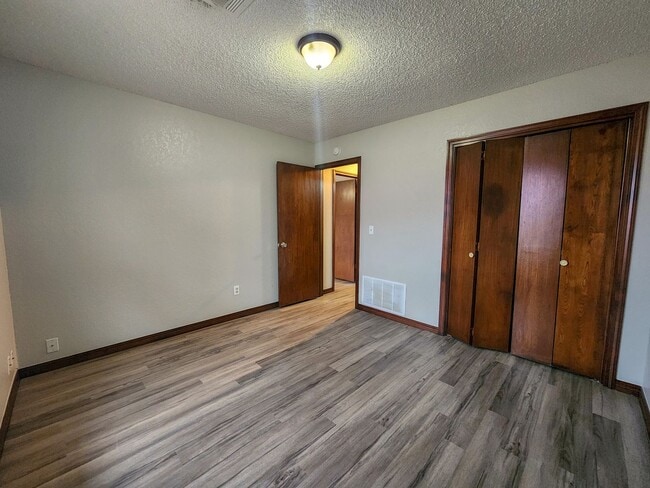 Building Photo - 4104 N Market Ave