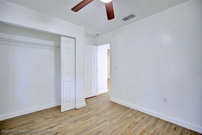 Building Photo - 915 S Waldron Ave