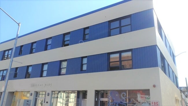 Building Photo - 415 D St