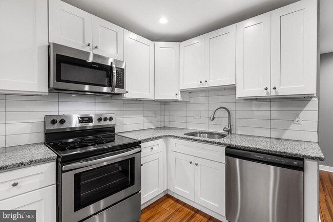 Primary Photo - 2125 N 20th St