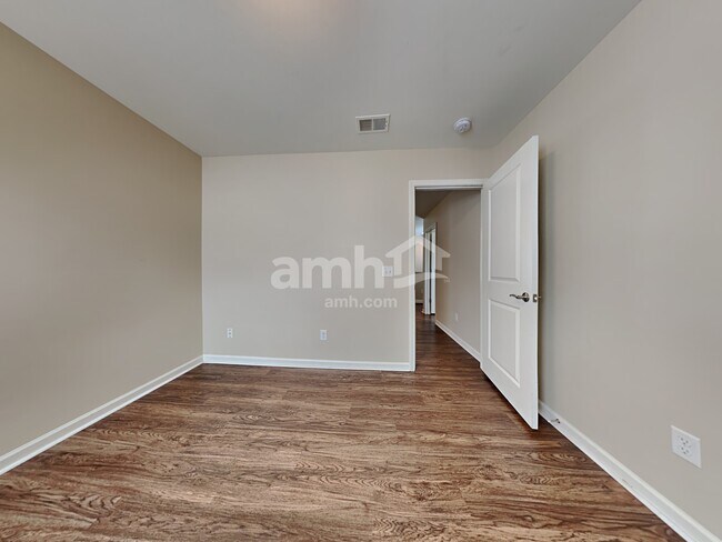 Building Photo - 321 Iveson Rd