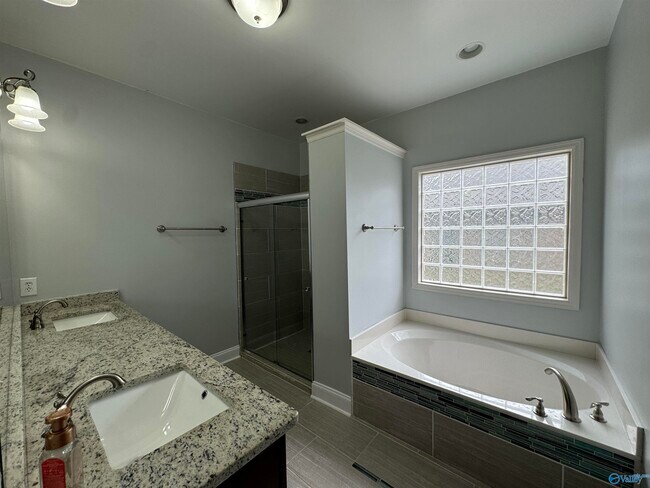 Building Photo - 418 Fern Terrace NW