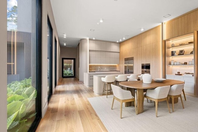 Building Photo - 1742 Temple Dr