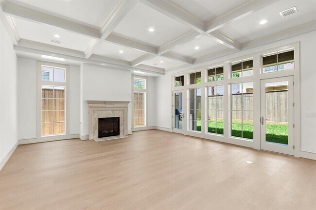 Building Photo - 2214 Bartlett St