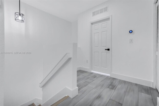 Building Photo - 4977 SW 135th Way