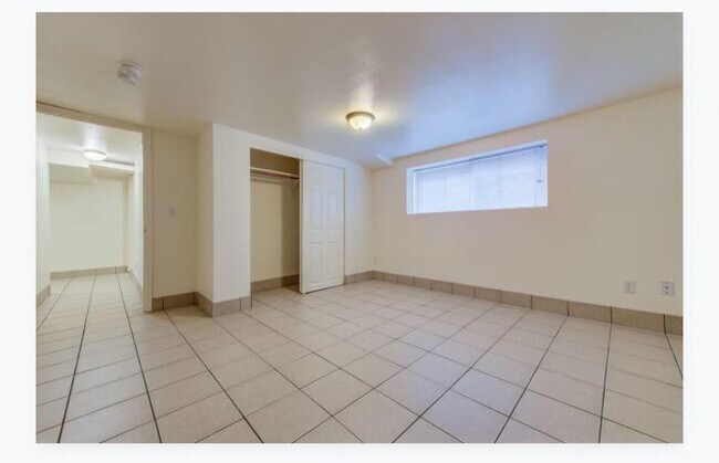 Building Photo - 8 bedroom in Seattle WA 98105