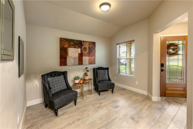 Building Photo - 107 Creston St