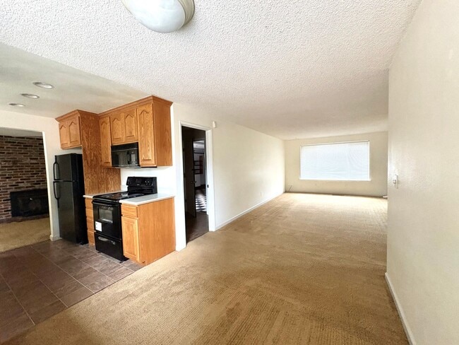 Building Photo - Spacious 3-Bedroom Home with Large Deck