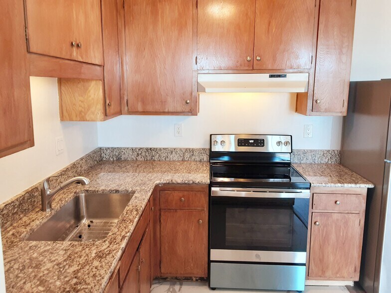 Building Photo - 180 Dakota Ave