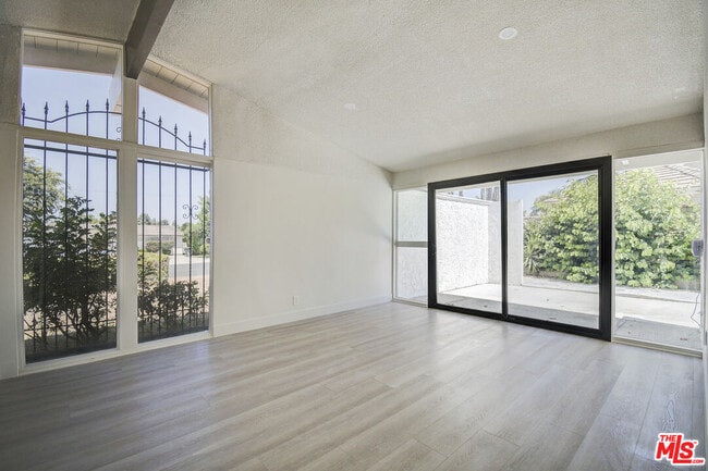 Building Photo - 5452 Rockledge Dr