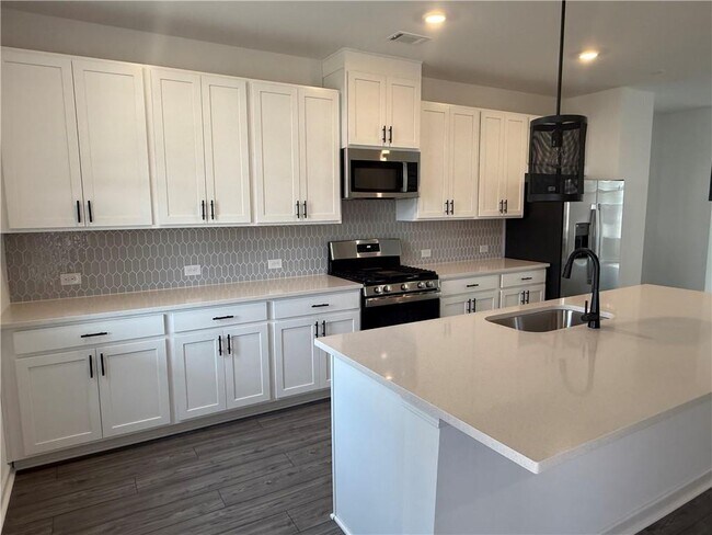 Building Photo - 55 Peeples Dr
