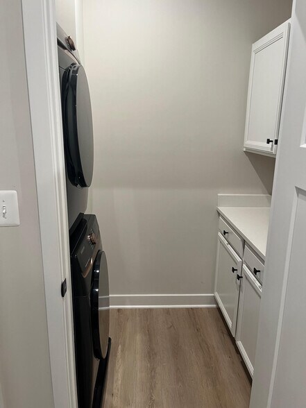 Laundry Room - 10810 Presidential Pky