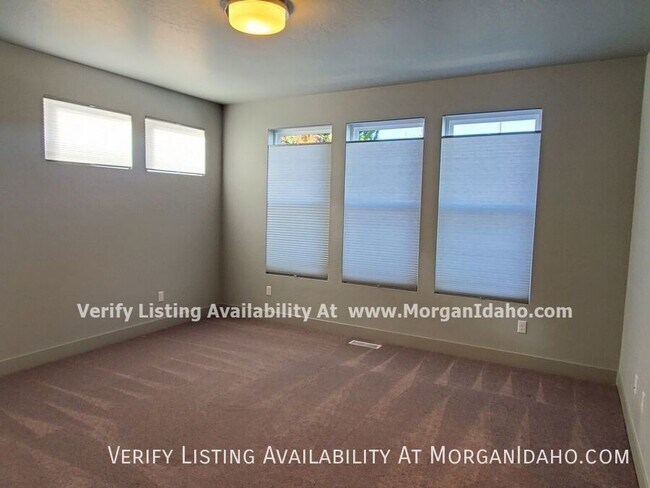 Building Photo - 6518 N Fairborn Ave