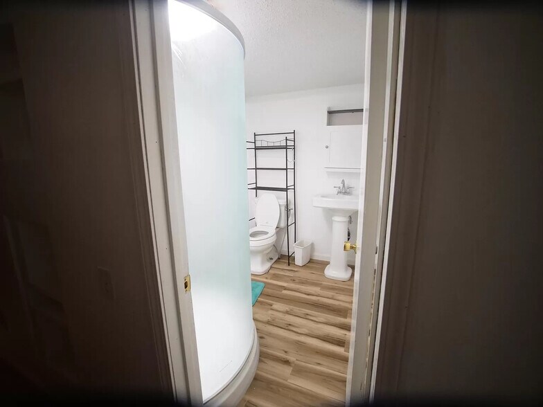Building Photo - Room in Duplex on Dixon Dr