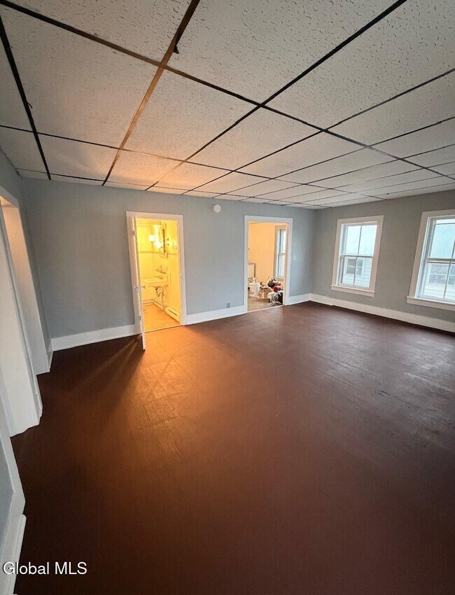 Building Photo - 140 Wells Ave