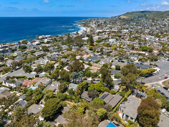 Building Photo - Classic Modern Cottage in Laguna Village