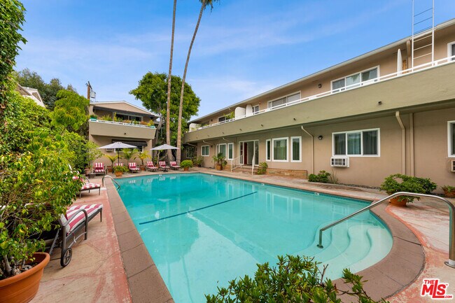 Building Photo - 1330 N Crescent Heights Blvd