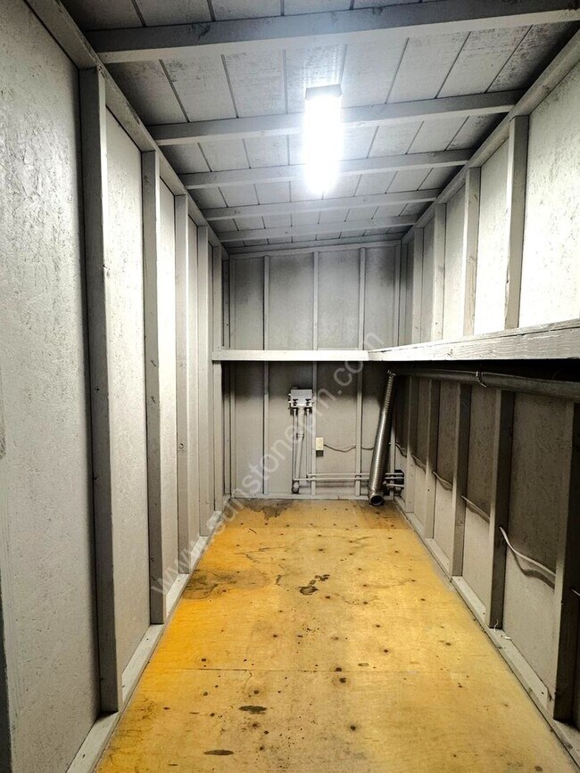 Building Photo - 1569 Carol Dr