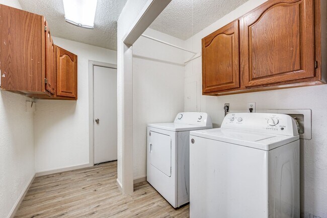 Building Photo - 705 N 1st St