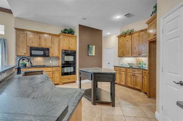 Building Photo - 714 High Point Dr