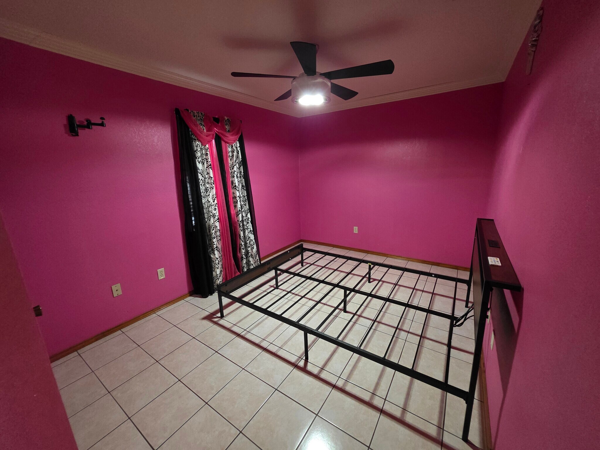 Building Photo - 209 La Silla Dr