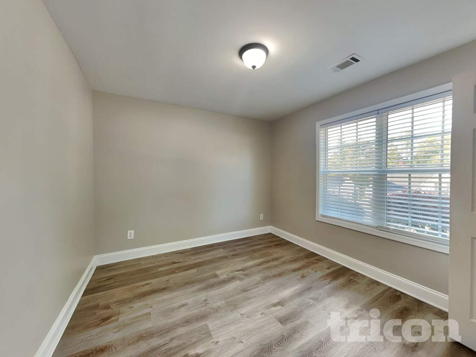 Building Photo - 1916 Roxey Ln