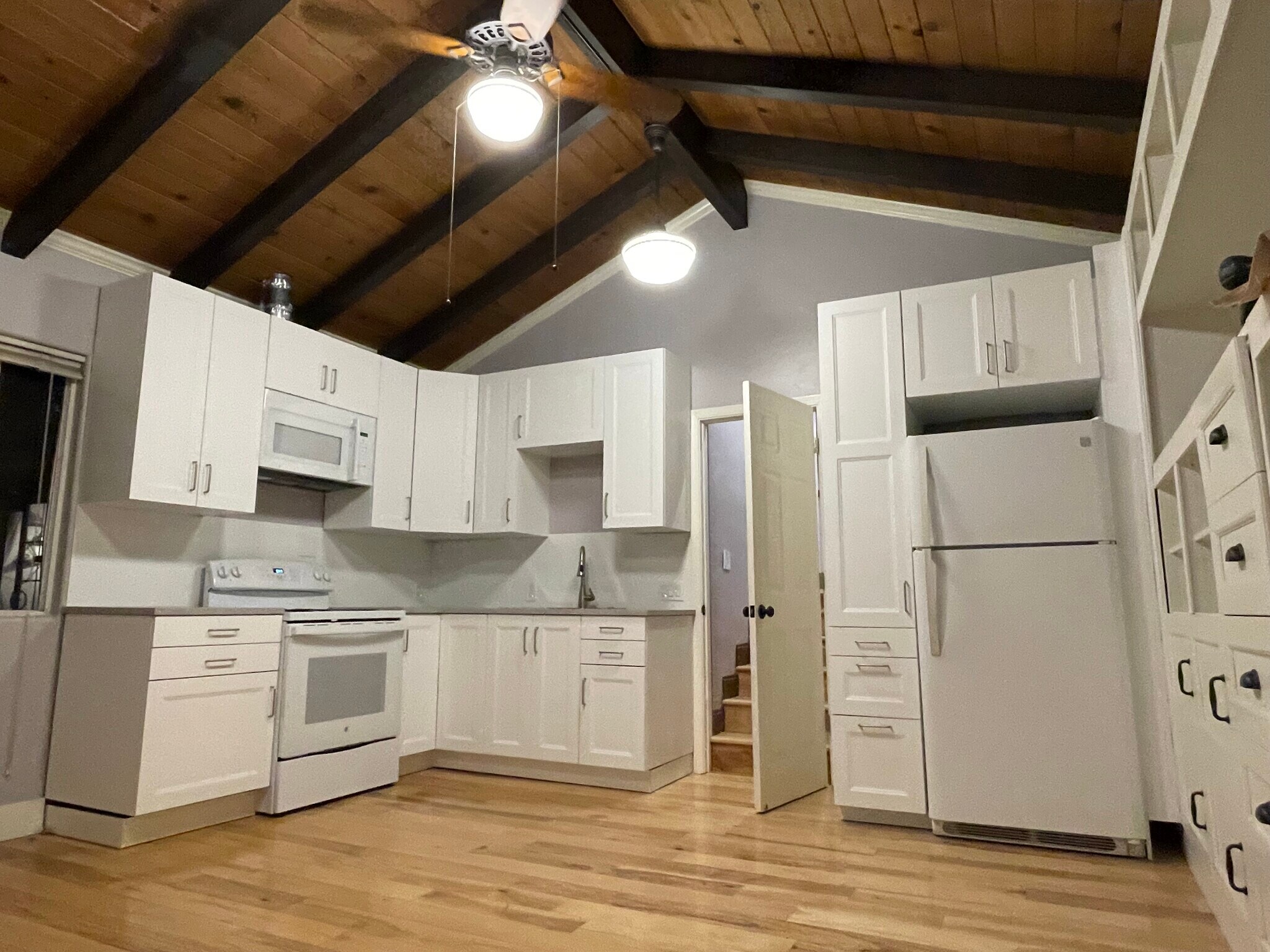 Building Photo - 102 Ash Way