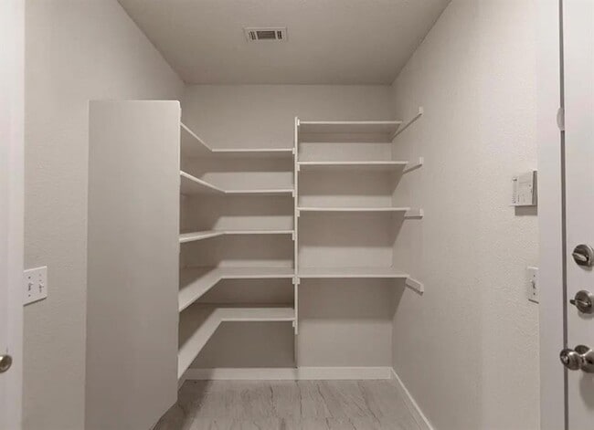 Building Photo - 20805 Trotters Ln