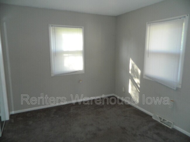 Building Photo - 4424 SE 8th St